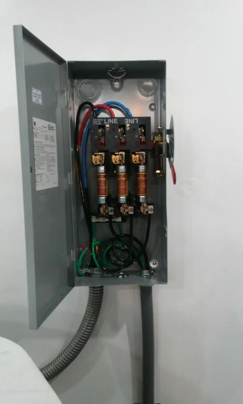 Three-phase disconnect switch installed for Smoke Detector Installation in Athens